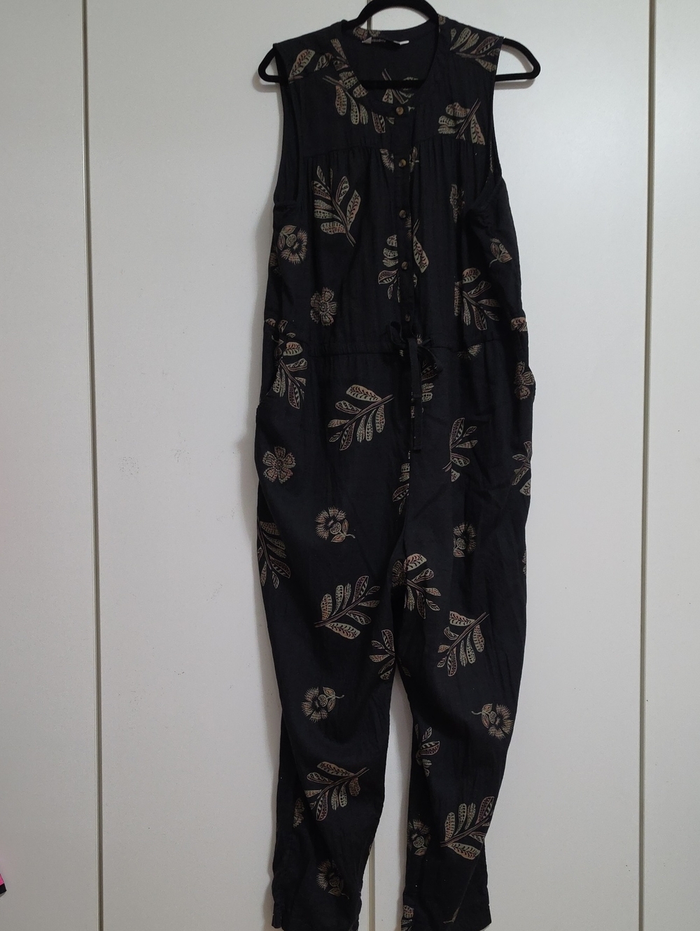 Sonoma Black Sleeveless Floral-Print Jumpsuit